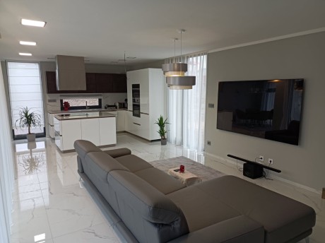 3131152291937989831 (1)